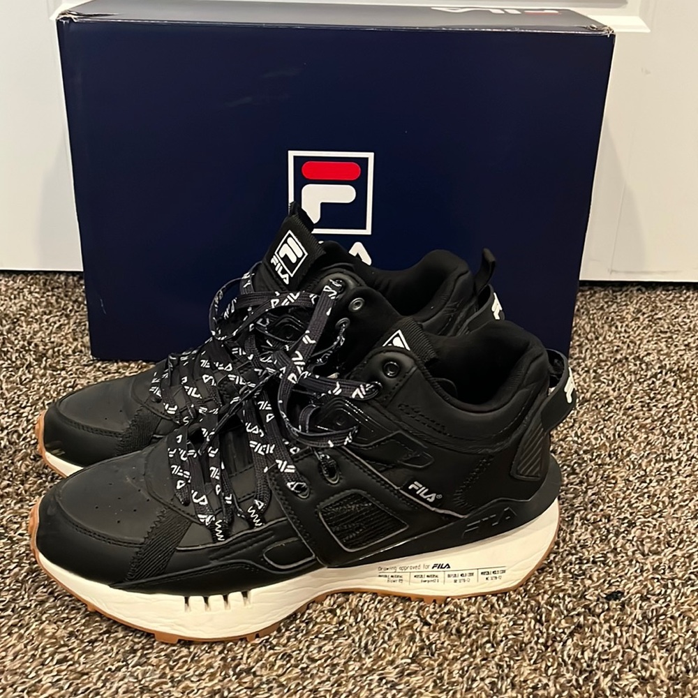 Fila sneakers size 10